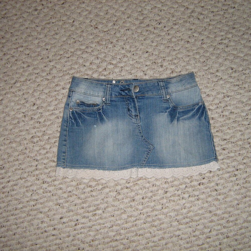 Bongo jean skirt with lace trim